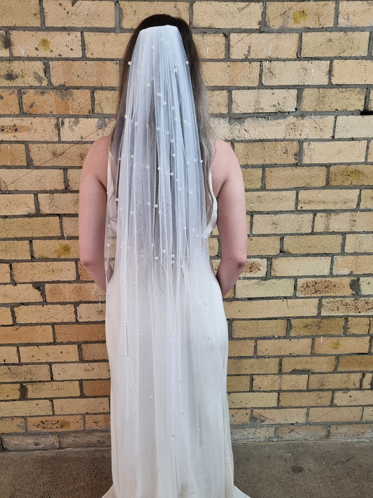 Mid Length Pearl Veil