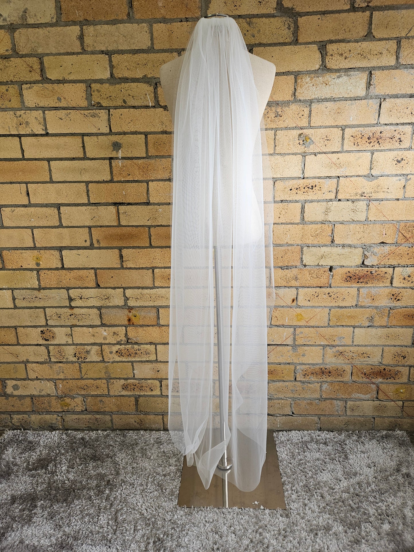 Mid Length Plain Veil